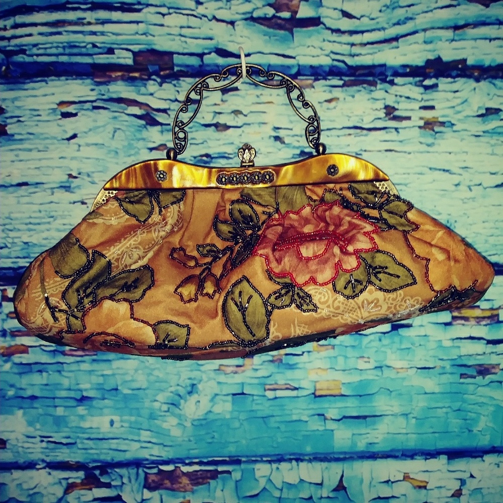 VTG style embroidered clutch purse